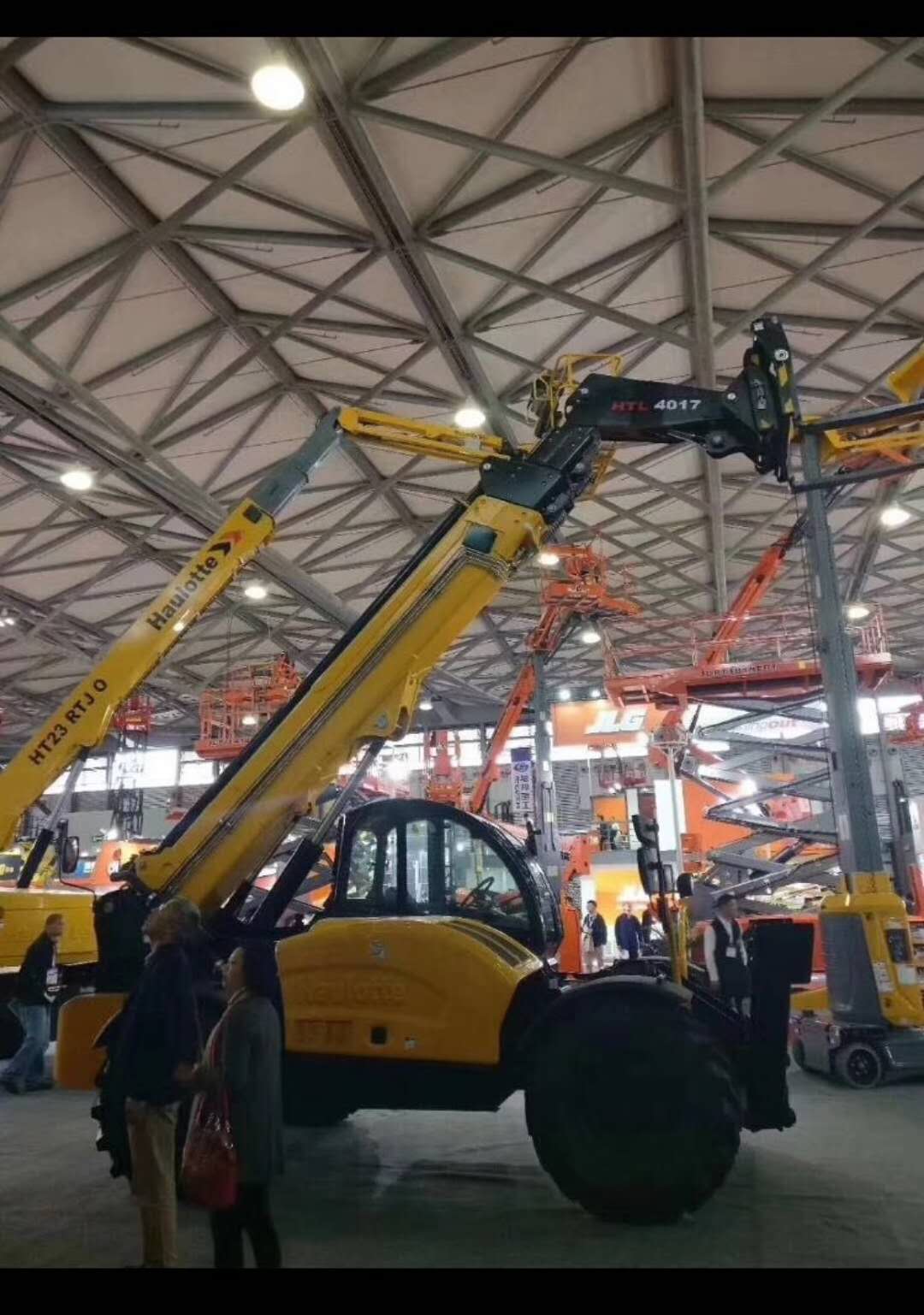 高空作業(yè)車(chē)